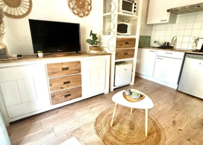 Charming For Two With Balcony In