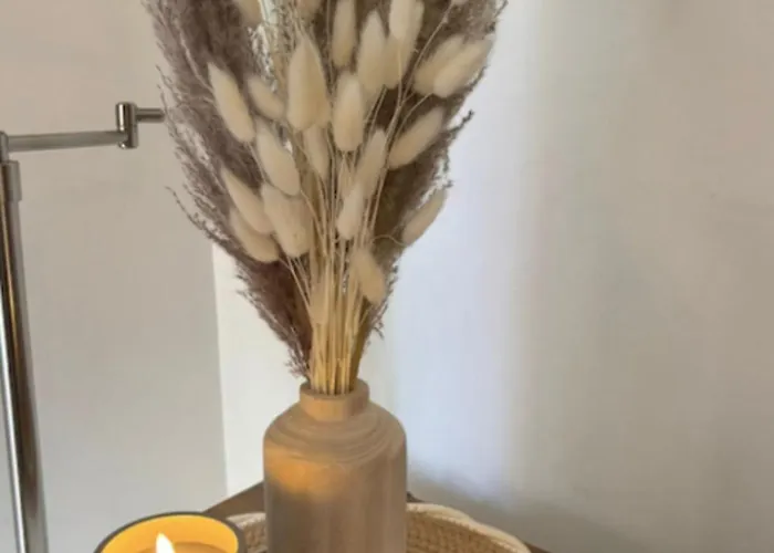 Charming For Two With Balcony In Lägenhet *