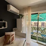 아파트 Charming For Two With Balcony In 앙티브