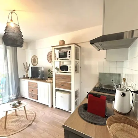 Charming For Two With Balcony In 아파트 앙티브
