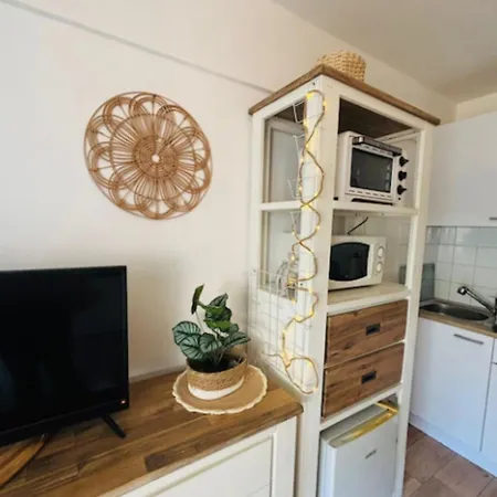 Charming For Two With Balcony In 아파트 앙티브