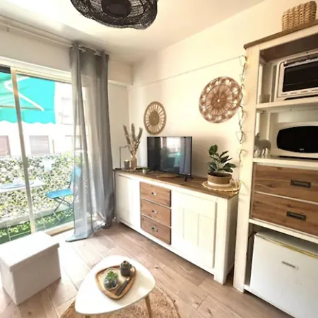 Charming For Two With Balcony In * 앙티브
