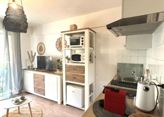 Charming For Two With Balcony In Antibes